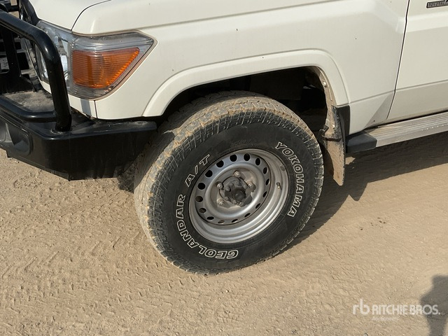 2021 Toyota Land Cruiser 76L 4x4 SUV - SUV: afbeelding 5 2021 Toyota Land Cruiser 76L 4x4 SUV - SUV: afbeelding 5
