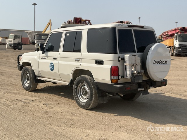 2021 Toyota Land Cruiser 76L 4x4 SUV - SUV: afbeelding 4 2021 Toyota Land Cruiser 76L 4x4 SUV - SUV: afbeelding 4