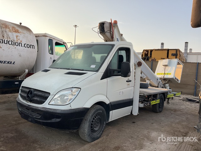 Mercedes-Benz BC600LC6 Bucket Truck - Vrachtwagen hoogwerker: afbeelding 1 Mercedes-Benz BC600LC6 Bucket Truck - Vrachtwagen hoogwerker: afbeelding 1