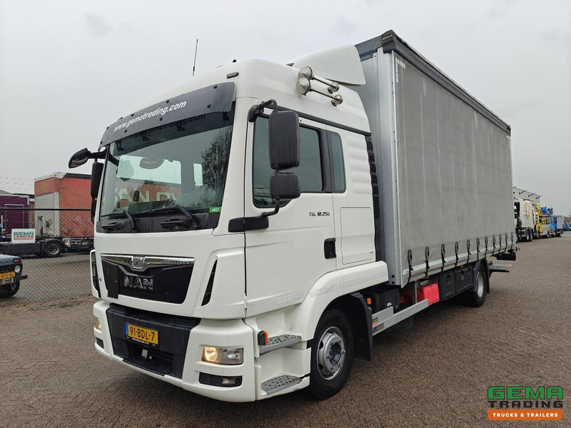 MAN TGL 12.250 4x2 Slaapcab Euro6B - StandAirco - Schuifzeilenbak 6.19m + Laadklep 1500KG - SMARTTacho V2 - 01/2026 APK - Schuifzeilen vrachtwagen: afbeelding 1 MAN TGL 12.250 4x2 Slaapcab Euro6B - StandAirco - Schuifzeilenbak 6.19m + Laadklep 1500KG - SMARTTacho V2 - 01/2026 APK - Schuifzeilen vrachtwagen: afbeelding 1