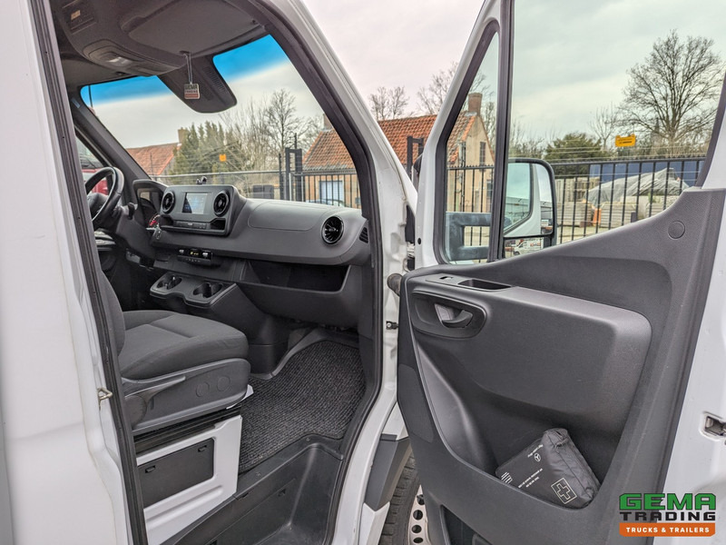 Bestelwagen gesloten laadbak Mercedes-Benz Sprinter  517 CDI 4x2 Euro6D - Gesloten Bak 4.2M + Laadklep 1000KG - Automaat - 10/2025APK: afbeelding 11