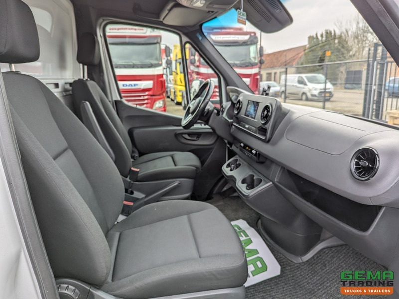 Bestelwagen gesloten laadbak Mercedes-Benz Sprinter  517 CDI 4x2 Euro6D - Gesloten Bak 4.2M + Laadklep 1000KG - Automaat - 10/2025APK: afbeelding 15