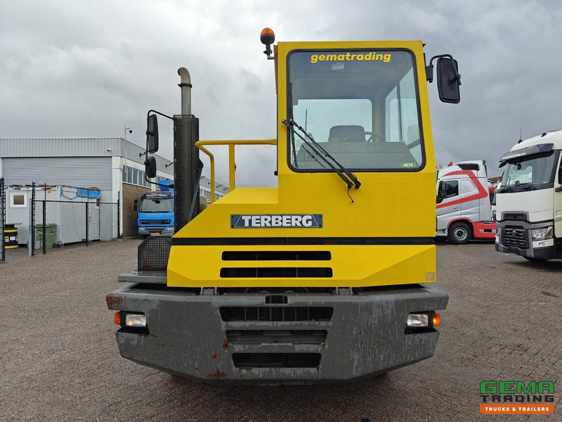 Terberg YT180 Schotel 25T - Naafreductie - Cummins - Landbouw Kenteken 40km/h - Terminal trekker: afbeelding 5 Terberg YT180 Schotel 25T - Naafreductie - Cummins - Landbouw Kenteken 40km/h - Terminal trekker: afbeelding 5