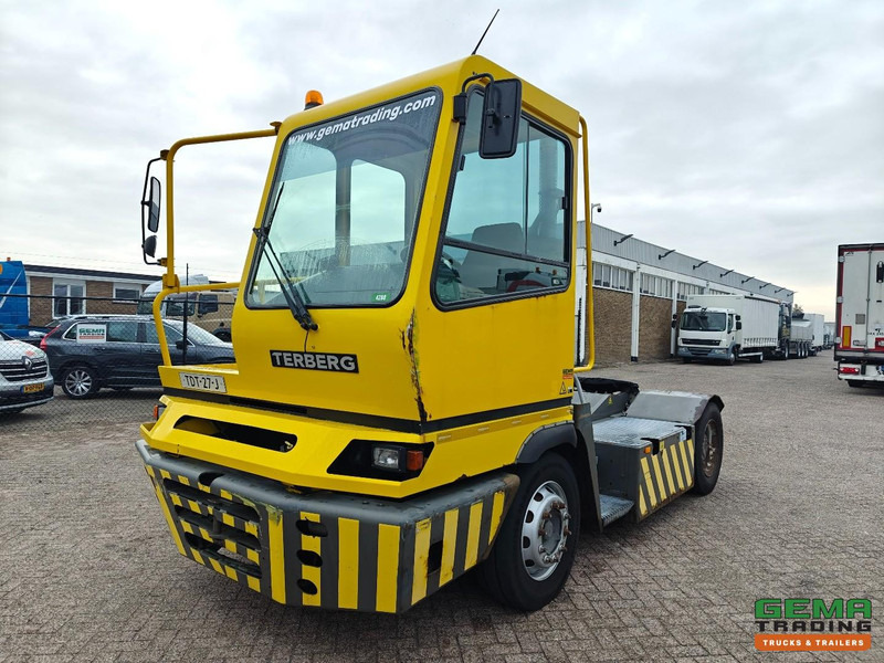 Terberg YT182 Allison - Schotel 30T - Naafreductie - Cummins - Landbouw Kenteken 40km/h - Terminal trekker: afbeelding 1 Terberg YT182 Allison - Schotel 30T - Naafreductie - Cummins - Landbouw Kenteken 40km/h - Terminal trekker: afbeelding 1