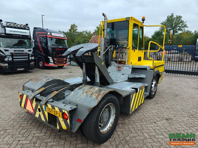 Terberg YT182 Allison - Schotel 30T - Naafreductie - Cummins - Landbouw Kenteken 40km/h - Terminal trekker: afbeelding 3 Terberg YT182 Allison - Schotel 30T - Naafreductie - Cummins - Landbouw Kenteken 40km/h - Terminal trekker: afbeelding 3