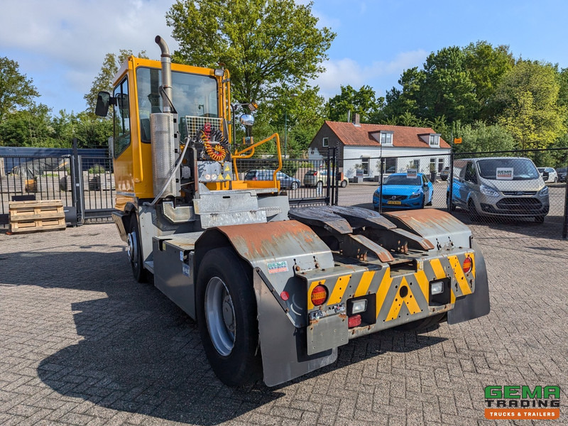 Terberg YT222 Allison - Schotel 30T - Landbouw kenteken - Uren 26725 - Terminal trekker: afbeelding 4 Terberg YT222 Allison - Schotel 30T - Landbouw kenteken - Uren 26725 - Terminal trekker: afbeelding 4