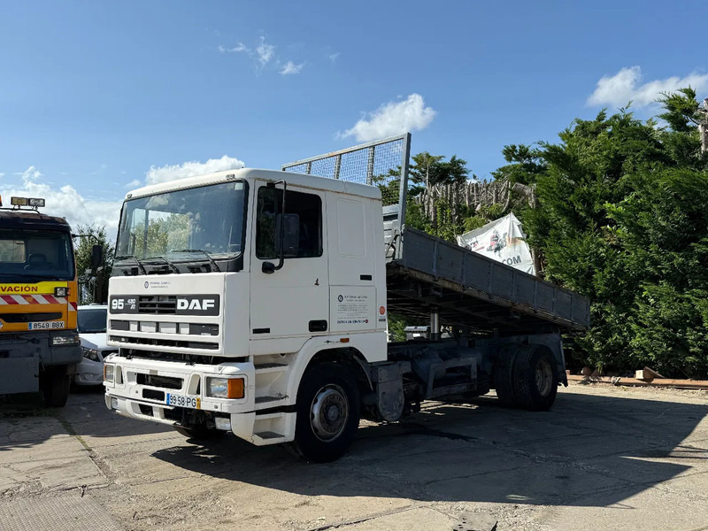 DAF 95.430 ATI 4X2 Tipper SPRING/AIR ZF MAN GEARBOX - Kipper vrachtwagen: afbeelding 2 DAF 95.430 ATI 4X2 Tipper SPRING/AIR ZF MAN GEARBOX - Kipper vrachtwagen: afbeelding 2