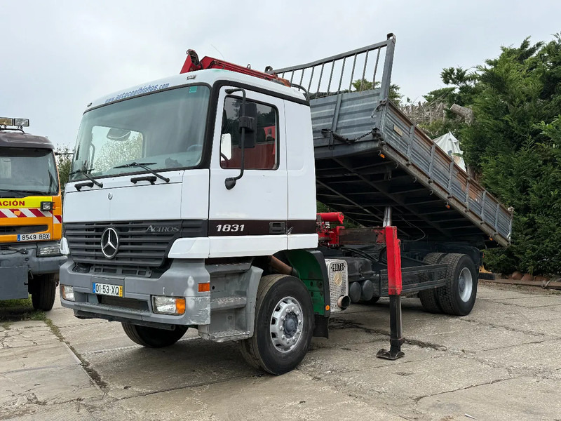 Mercedes-Benz Actros 1831 V6 4X2 Tipper + crane EPS Manual Gearbox 3 peddal - Kipper vrachtwagen, Kraanwagen: afbeelding 2 Mercedes-Benz Actros 1831 V6 4X2 Tipper + crane EPS Manual Gearbox 3 peddal - Kipper vrachtwagen, Kraanwagen: afbeelding 2