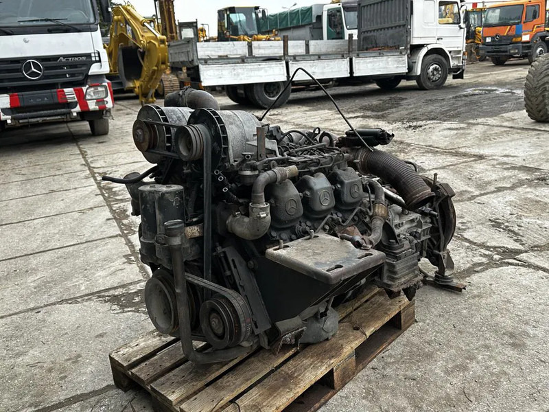 Mercedes-Benz OM 421 V6 Engine with Turbo 340HP + Gearbox - Motor: afbeelding 4 Mercedes-Benz OM 421 V6 Engine with Turbo 340HP + Gearbox - Motor: afbeelding 4