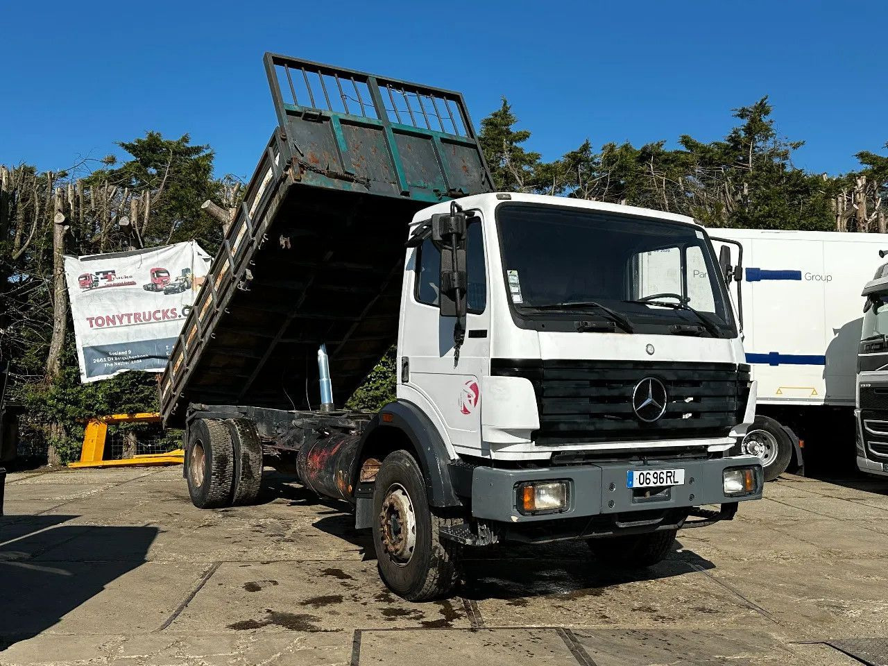 Mercedes-Benz SK 1733 V6 4X2 Tipper Spring/Spring EPS Manual G - Kipper vrachtwagen: afbeelding 1 Mercedes-Benz SK 1733 V6 4X2 Tipper Spring/Spring EPS Manual G - Kipper vrachtwagen: afbeelding 1
