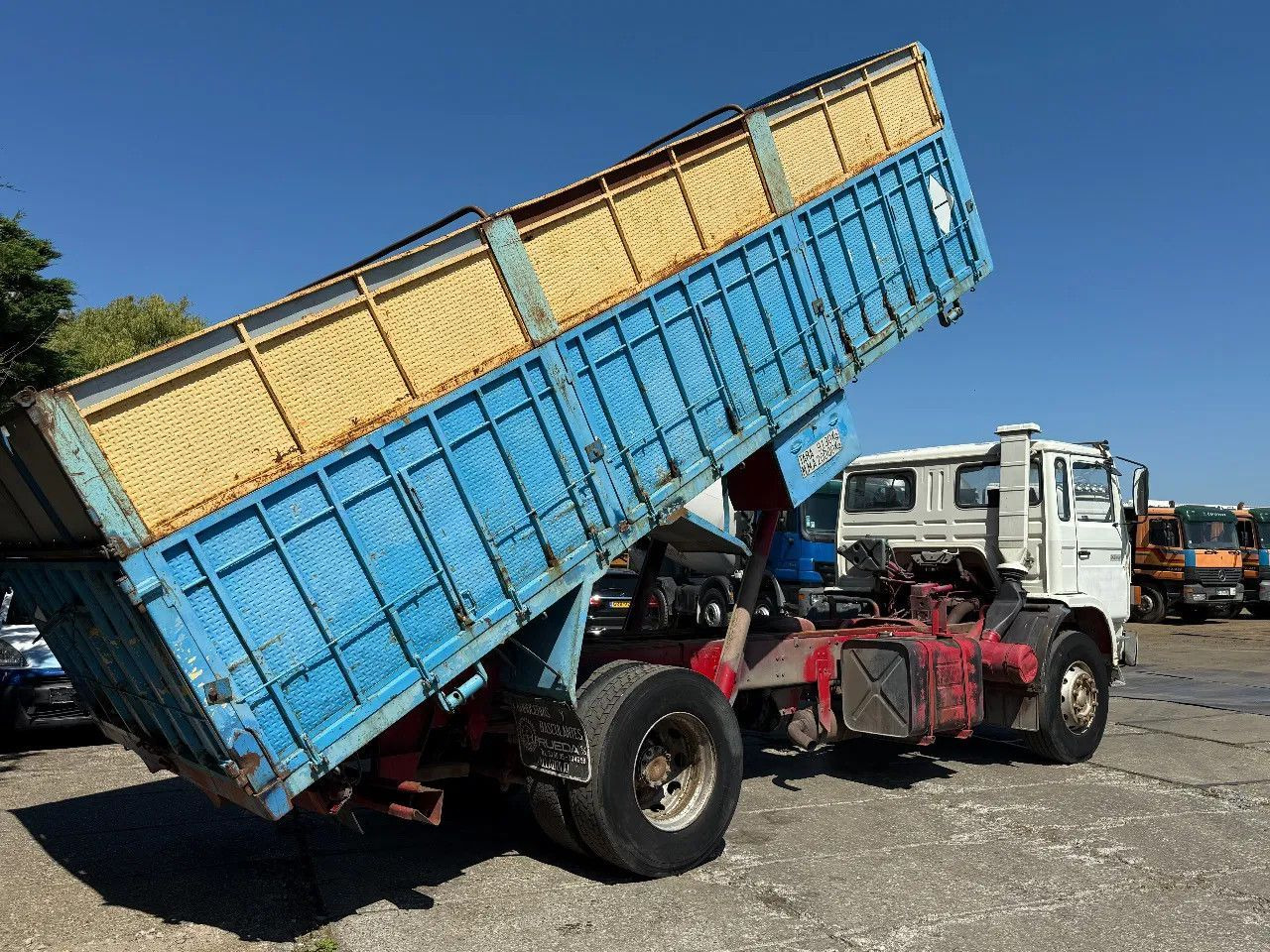 Renault G230 4X2 Tipper Spring/Spring Manual Gearbox - Kipper vrachtwagen: afbeelding 4 Renault G230 4X2 Tipper Spring/Spring Manual Gearbox - Kipper vrachtwagen: afbeelding 4