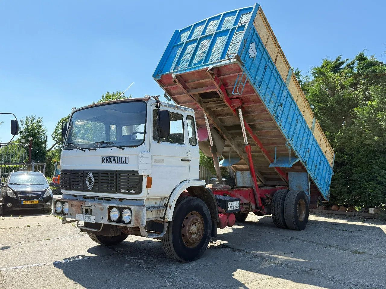 Renault G230 4X2 Tipper Spring/Spring Manual Gearbox - Kipper vrachtwagen: afbeelding 2 Renault G230 4X2 Tipper Spring/Spring Manual Gearbox - Kipper vrachtwagen: afbeelding 2