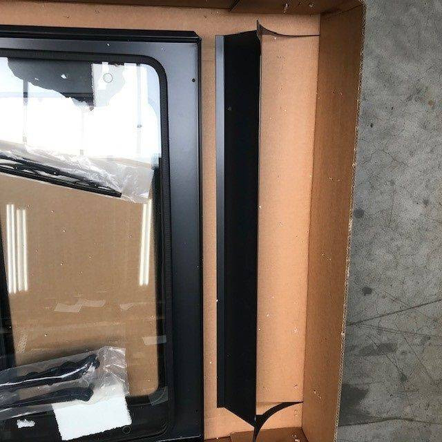 FRONT + ROOF PANEL FOR KOMATSU - Raam en onderdelen voor Intern transport: afbeelding 5 FRONT + ROOF PANEL FOR KOMATSU - Raam en onderdelen voor Intern transport: afbeelding 5
