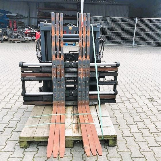Kaup Triple pallet Handler with Pantograph - Vorken voor Intern transport: afbeelding 1 Kaup Triple pallet Handler with Pantograph - Vorken voor Intern transport: afbeelding 1