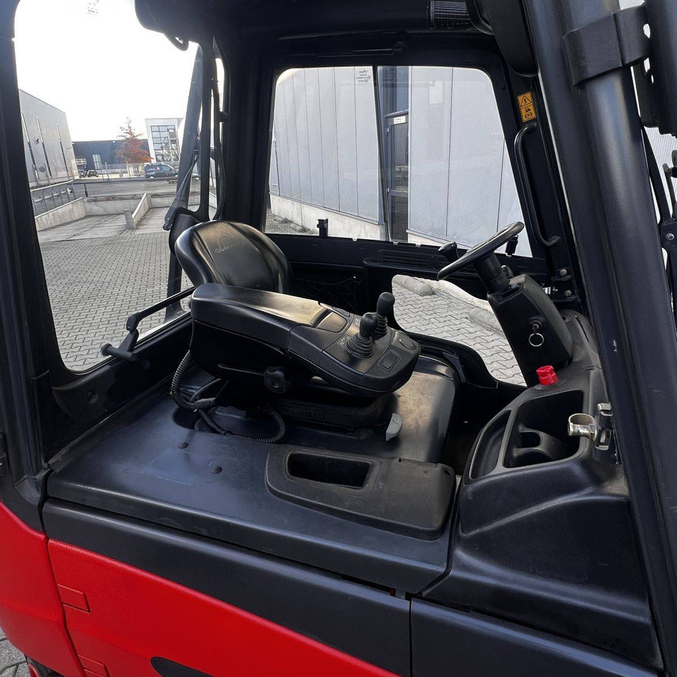 Linde E30/600H (387) - Elektrische heftruck: afbeelding 4 Linde E30/600H (387) - Elektrische heftruck: afbeelding 4