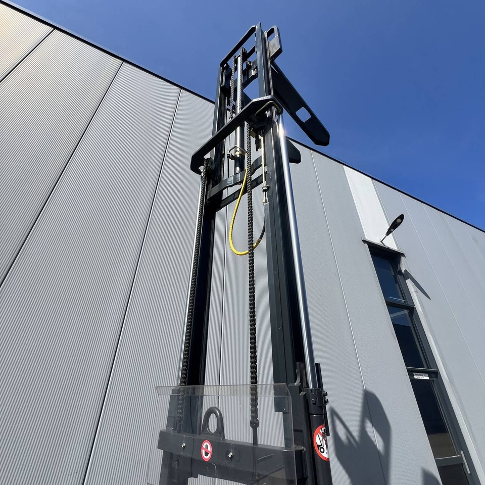 Linde L12 (379) - Stapelaar: afbeelding 4 Linde L12 (379) - Stapelaar: afbeelding 4