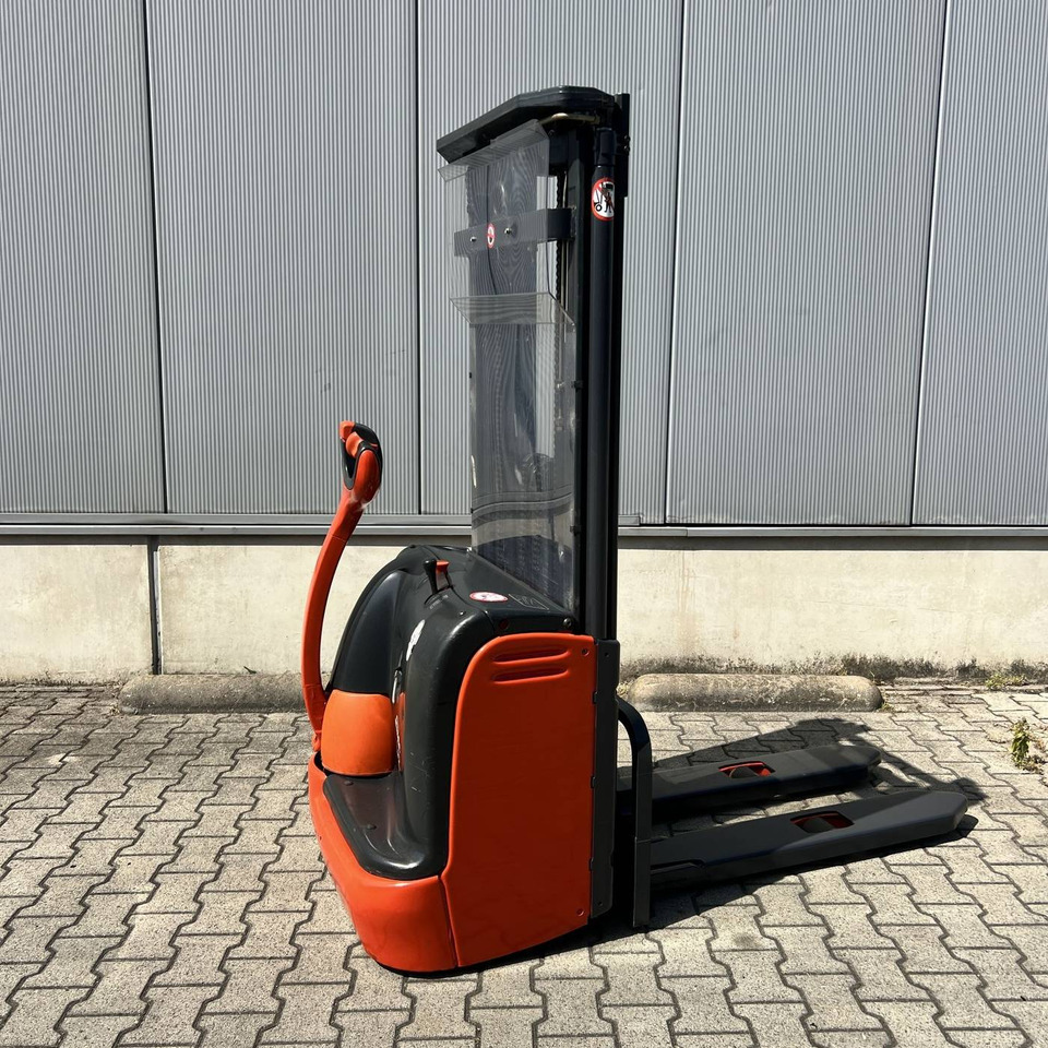 Linde L12 (379) - Stapelaar: afbeelding 1 Linde L12 (379) - Stapelaar: afbeelding 1