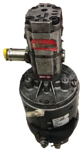 Steering motor & pomp 24 V - Stuurinrichting voor Intern transport: afbeelding 2 Steering motor & pomp 24 V - Stuurinrichting voor Intern transport: afbeelding 2