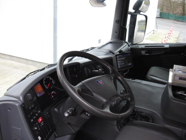Interieur foto 1: Tankwagen Scania P360