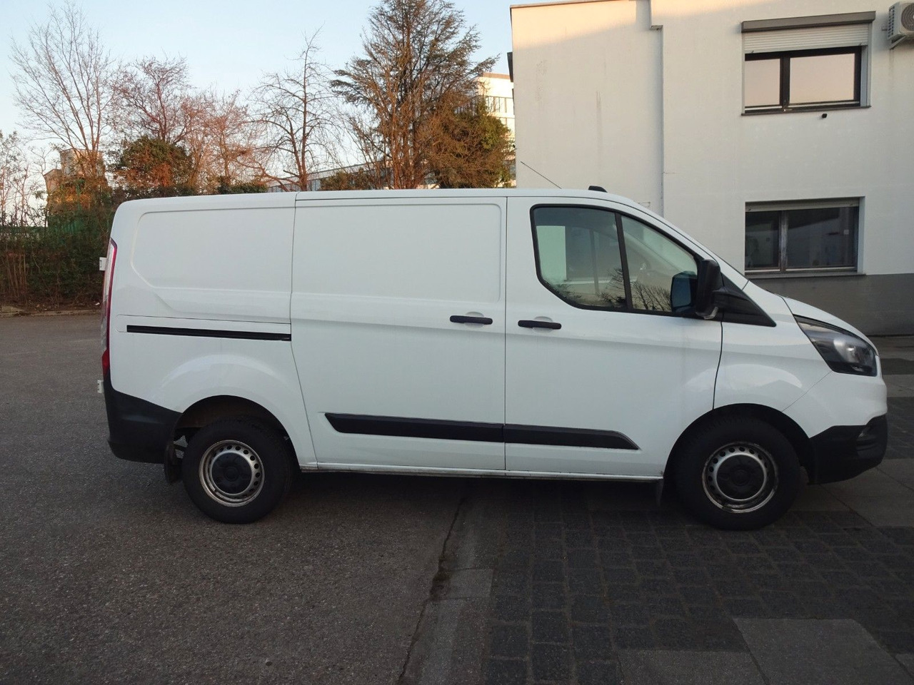 Ford Transit Custom Kasten 280 L1H1, PDC - Gesloten bestelwagen: afbeelding 4 Ford Transit Custom Kasten 280 L1H1, PDC - Gesloten bestelwagen: afbeelding 4