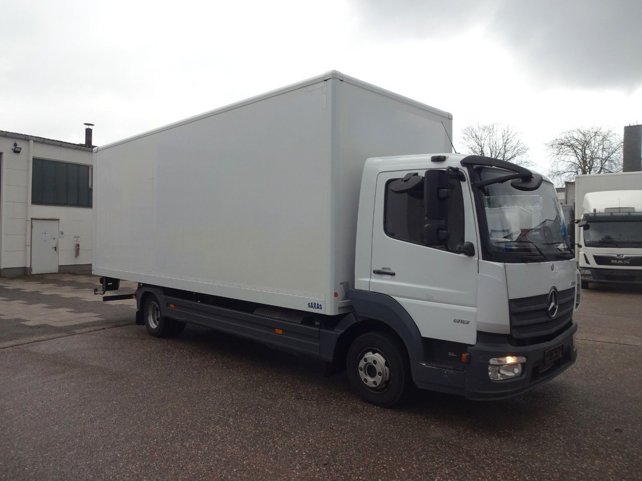 Mercedes-Benz Atego 818, Koffer mit Rolltor - Bestelwagen gesloten laadbak: afbeelding 2 Mercedes-Benz Atego 818, Koffer mit Rolltor - Bestelwagen gesloten laadbak: afbeelding 2