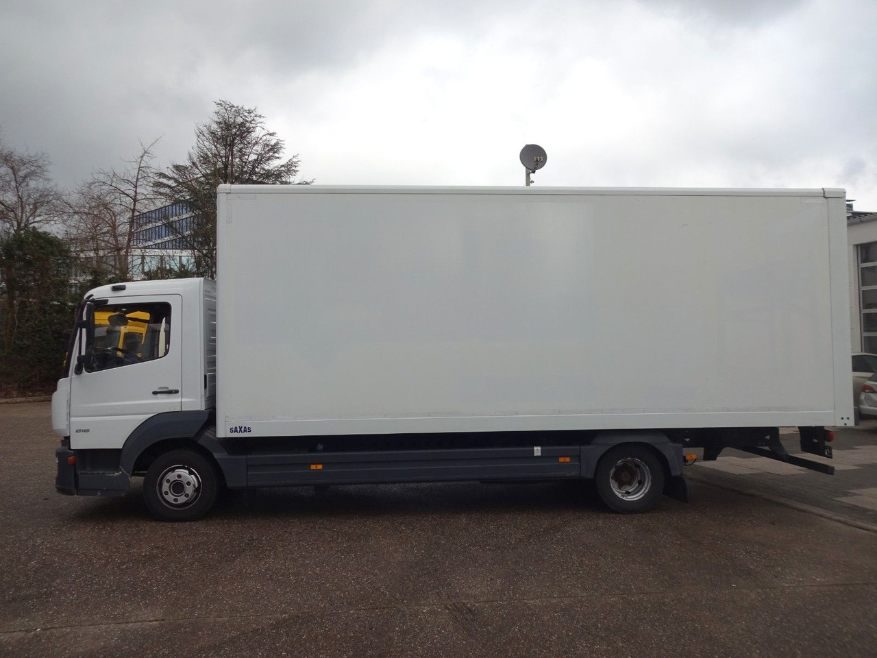Mercedes-Benz Atego 818, Koffer mit Rolltor - Bestelwagen gesloten laadbak: afbeelding 4 Mercedes-Benz Atego 818, Koffer mit Rolltor - Bestelwagen gesloten laadbak: afbeelding 4
