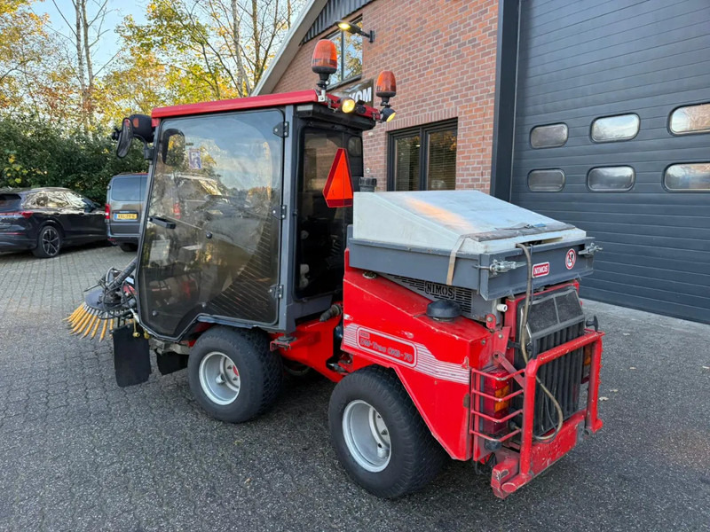 Nimos DM-Trac 205 OKB-70- Onkruidborstelmachine Werktuigendrager 4X Hydraulische functie - Industriële veegmachine: afbeelding 3 Nimos DM-Trac 205 OKB-70- Onkruidborstelmachine Werktuigendrager 4X Hydraulische functie - Industriële veegmachine: afbeelding 3