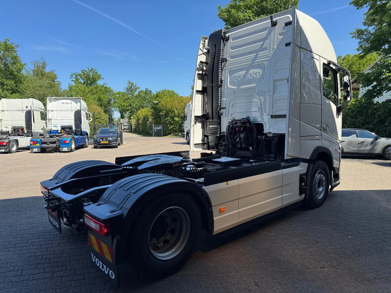Volvo FH 500 AERO NEW! 9 Ton Vooras Globetrotter XL, PTO, ACC, Standairco, 2 tanks, LED - Trekker: afbeelding 4 Volvo FH 500 AERO NEW! 9 Ton Vooras Globetrotter XL, PTO, ACC, Standairco, 2 tanks, LED - Trekker: afbeelding 4