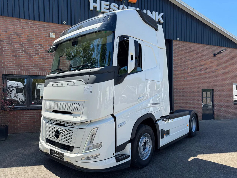 Volvo FH 500 AERO NEW! 9 Ton Vooras Globetrotter XL, PTO, ACC, Standairco, 2 tanks, LED - Trekker: afbeelding 1 Volvo FH 500 AERO NEW! 9 Ton Vooras Globetrotter XL, PTO, ACC, Standairco, 2 tanks, LED - Trekker: afbeelding 1
