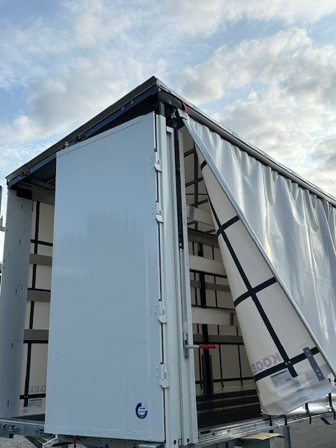 Kögel BDF-System, 7.450 mm lang, Hubdach, Eckhöhe: 2.920 mm, - Schuifzeilen laadbak: afbeelding 1 Kögel BDF-System, 7.450 mm lang, Hubdach, Eckhöhe: 2.920 mm, - Schuifzeilen laadbak: afbeelding 1