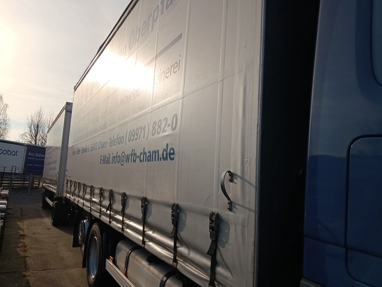Hofmann 2xWB2205 C745 9/2007 Hubdach,Curtainsider,Edscha Hofmann 2xWB2205 C745 9/2007 Hubdach,Curtainsider,Edscha - Schuifzeilen laadbak: afbeelding 1 Hofmann 2xWB2205 C745 9/2007 Hubdach,Curtainsider,Edscha Hofmann 2xWB2205 C745 9/2007 Hubdach,Curtainsider,Edscha - Schuifzeilen laadbak: afbeelding 1
