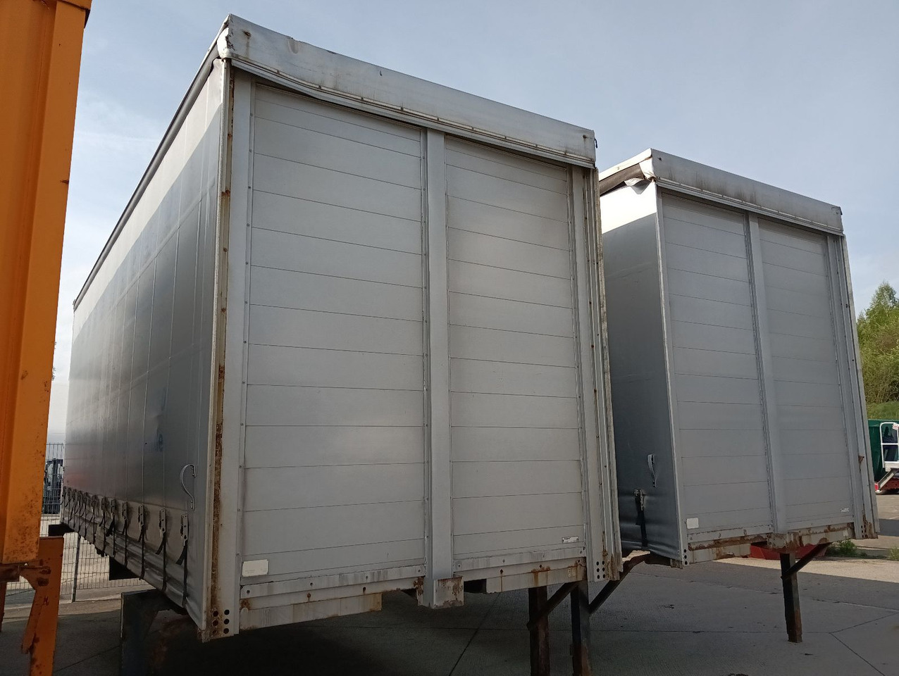 Hofmann 2xWB2205 C745 9/2007 Hubdach,Curtainsider,Edscha Hofmann 2xWB2205 C745 9/2007 Hubdach,Curtainsider,Edscha - Schuifzeilen laadbak: afbeelding 2 Hofmann 2xWB2205 C745 9/2007 Hubdach,Curtainsider,Edscha Hofmann 2xWB2205 C745 9/2007 Hubdach,Curtainsider,Edscha - Schuifzeilen laadbak: afbeelding 2