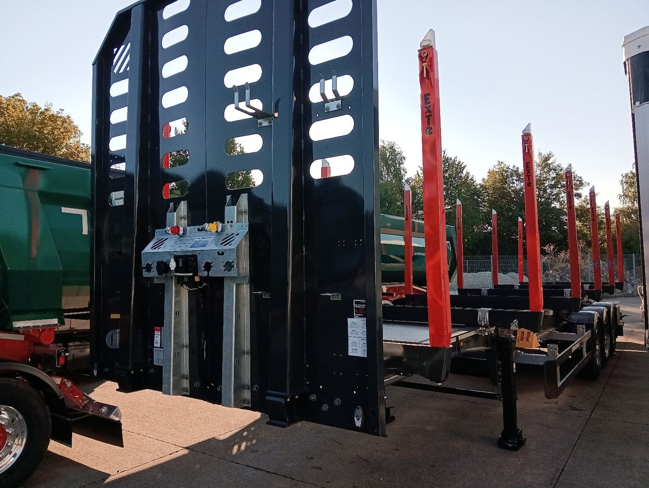 Schwarzmüller 3-A Rungensattel 6xExte144S 5560kg NEU sofort Schwarzmüller 3-A Rungensattel 6xExte144S 5560kg NEU sofort - Houtoplegger: afbeelding 5 Schwarzmüller 3-A Rungensattel 6xExte144S 5560kg NEU sofort Schwarzmüller 3-A Rungensattel 6xExte144S 5560kg NEU sofort - Houtoplegger: afbeelding 5
