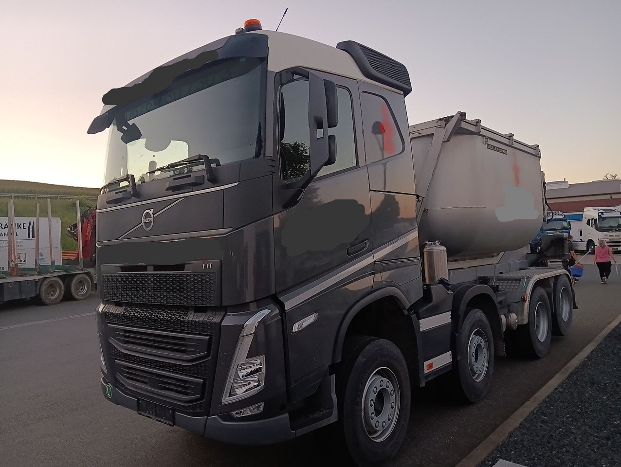 Volvo FH500 8x4R RETARDER LIFT MEILLER-Asphalt FunkAHK - Kipper vrachtwagen: afbeelding 1 Volvo FH500 8x4R RETARDER LIFT MEILLER-Asphalt FunkAHK - Kipper vrachtwagen: afbeelding 1
