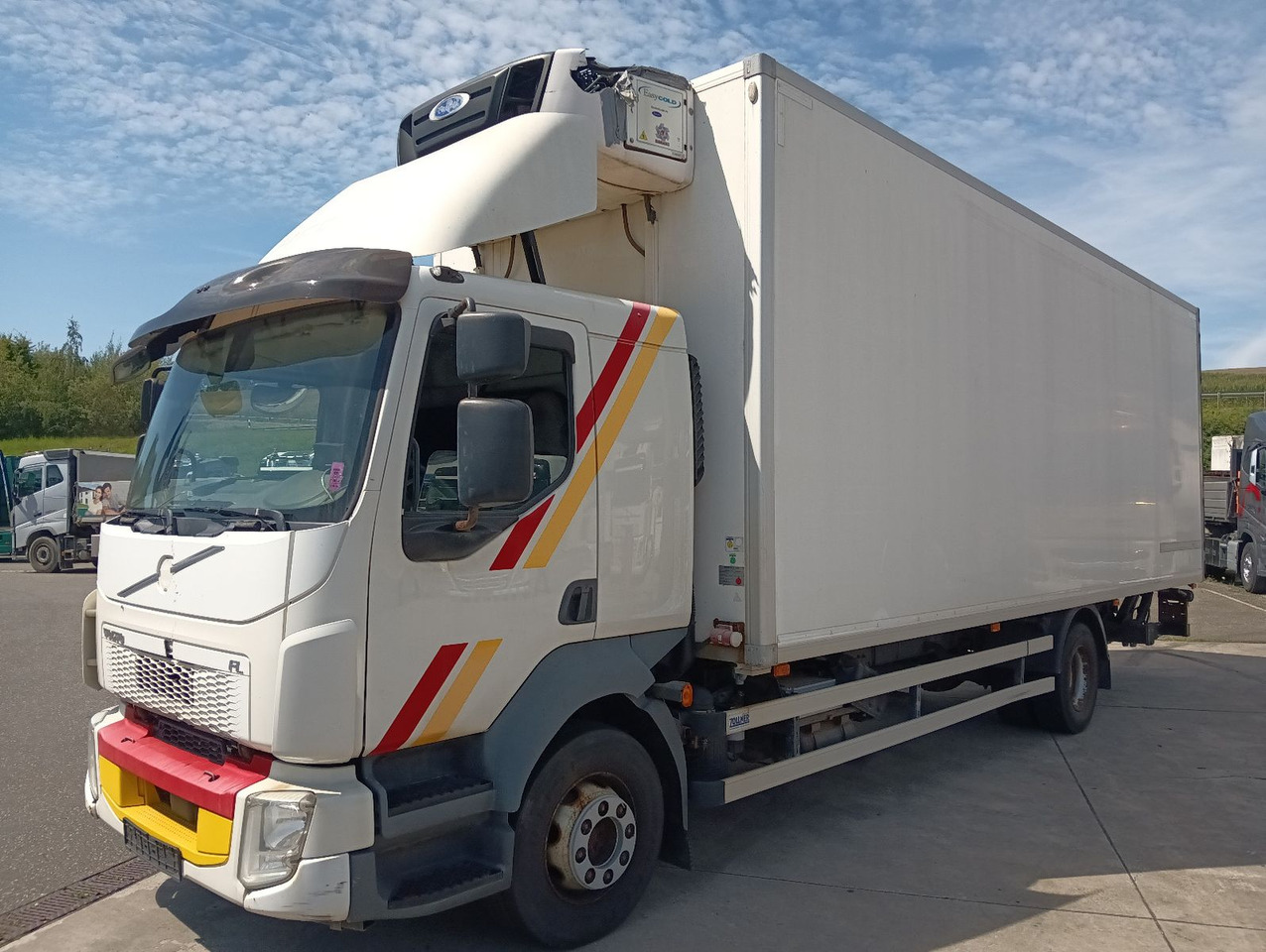 Volvo FL250 4x2R 14t CarrierSupra550 7,3m LBW1.5tKlima - Koelwagen vrachtwagen: afbeelding 2 Volvo FL250 4x2R 14t CarrierSupra550 7,3m LBW1.5tKlima - Koelwagen vrachtwagen: afbeelding 2