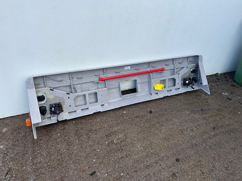 LIEBHERR Front Bumper Part Number 96001000 - Alle terrein kraan: afbeelding 4 LIEBHERR Front Bumper Part Number 96001000 - Alle terrein kraan: afbeelding 4