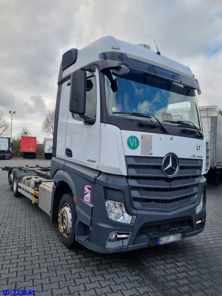 MERCEDES-BENZ Actros 2542 BDF 6x2 Euro6 - Chassis vrachtwagen: afbeelding 2 MERCEDES-BENZ Actros 2542 BDF 6x2 Euro6 - Chassis vrachtwagen: afbeelding 2