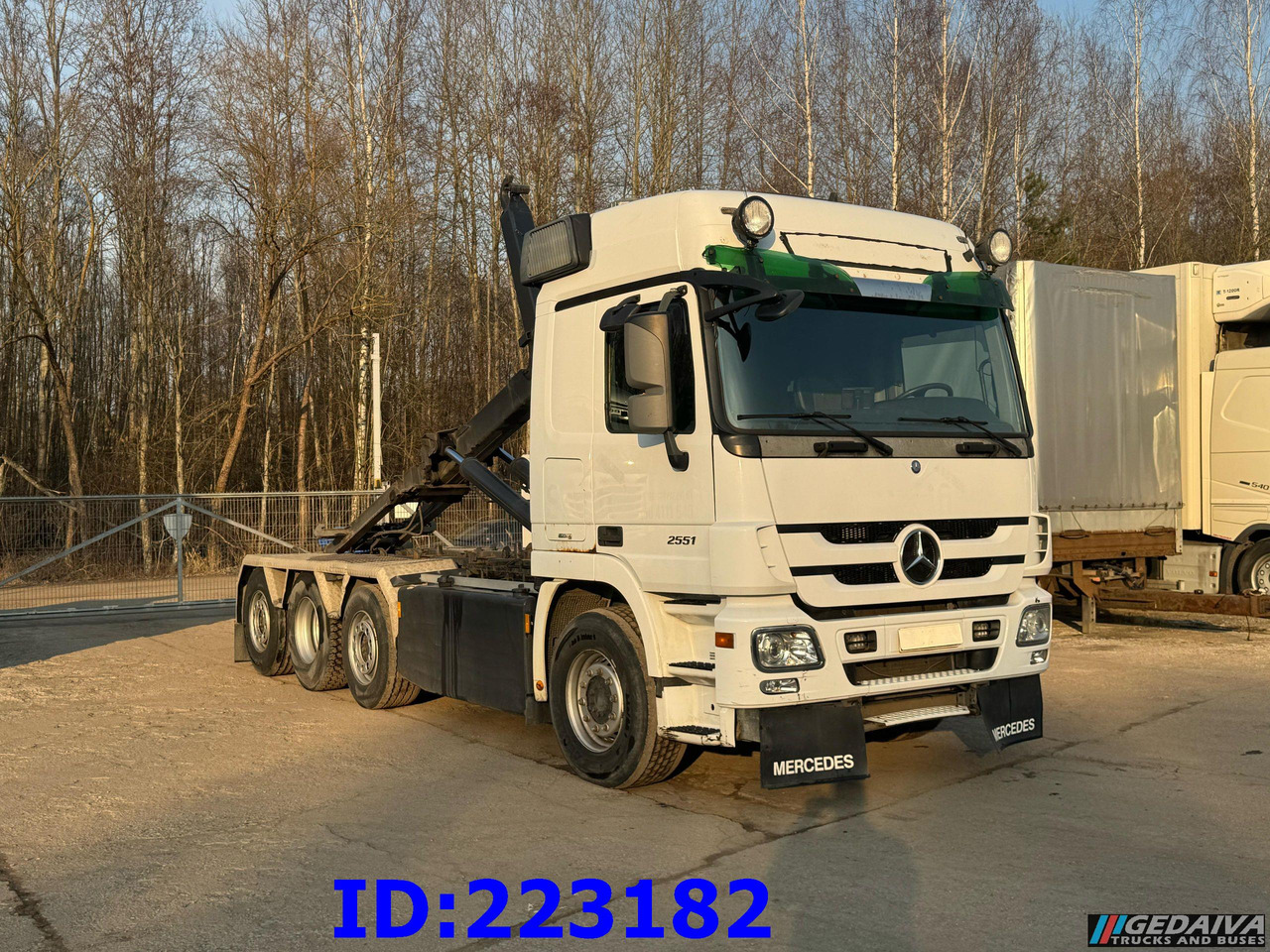 MERCEDES-BENZ Actros 2551 8x2 V8 Retarder - Haakarmsysteem vrachtwagen: afbeelding 4 MERCEDES-BENZ Actros 2551 8x2 V8 Retarder - Haakarmsysteem vrachtwagen: afbeelding 4