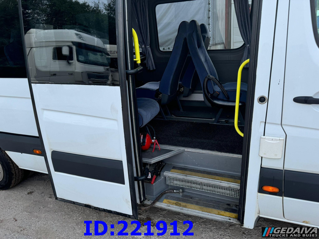 MERCEDES-BENZ Sprinter 518 VIP 17-Place - Touringcar: afbeelding 5 MERCEDES-BENZ Sprinter 518 VIP 17-Place - Touringcar: afbeelding 5