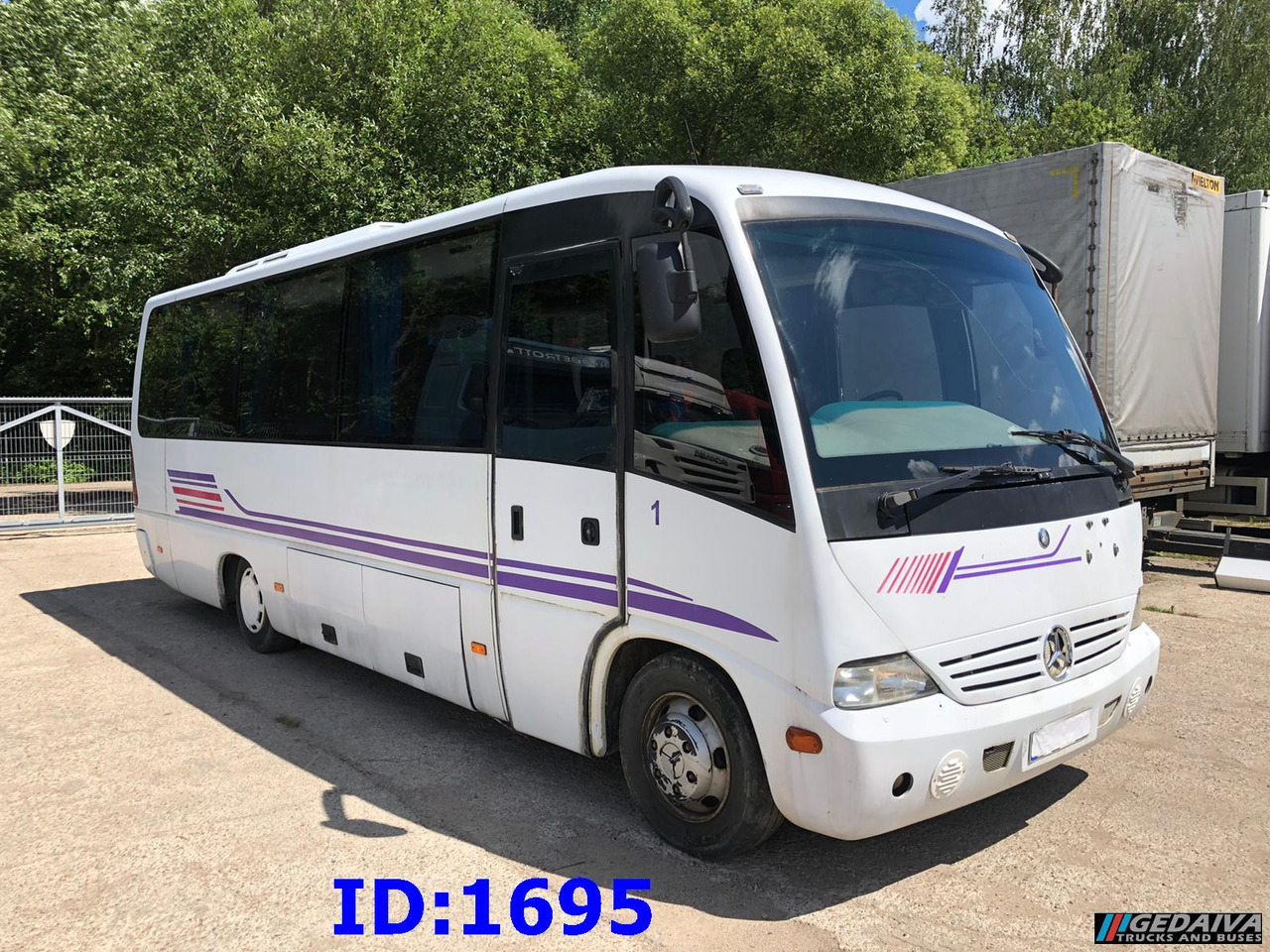 MERCEDES-BENZ Vario Medio 815 30-Seater - Touringcar: afbeelding 1 MERCEDES-BENZ Vario Medio 815 30-Seater - Touringcar: afbeelding 1