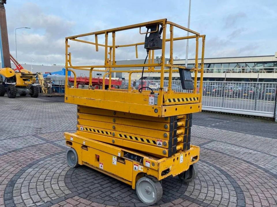 Haulotte Compact 14 - Schaarlift: afbeelding 1 Haulotte Compact 14 - Schaarlift: afbeelding 1