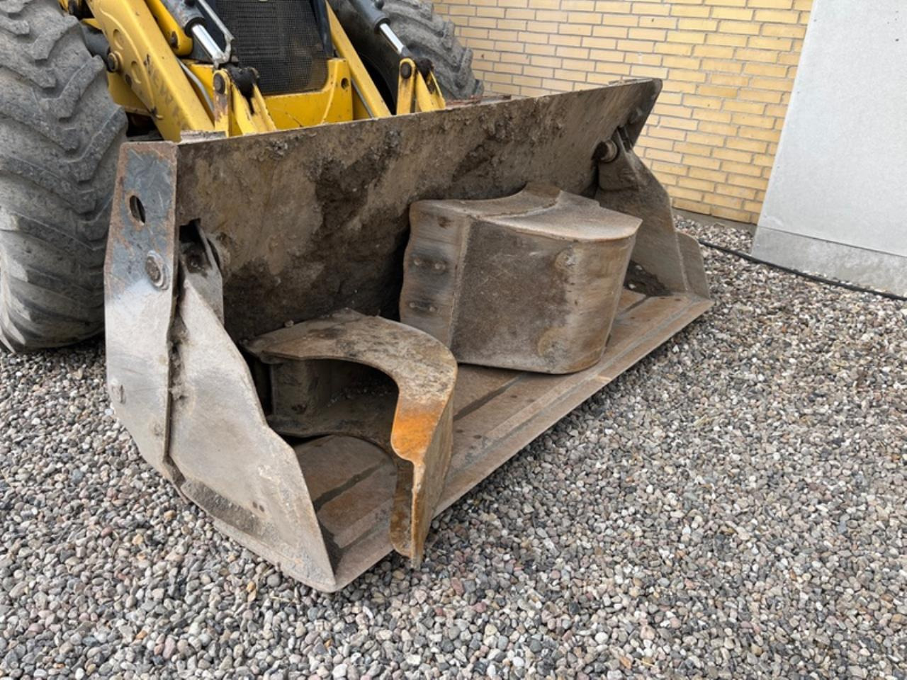 New Holland LB115 - Graaflaadmachine: afbeelding 4 New Holland LB115 - Graaflaadmachine: afbeelding 4