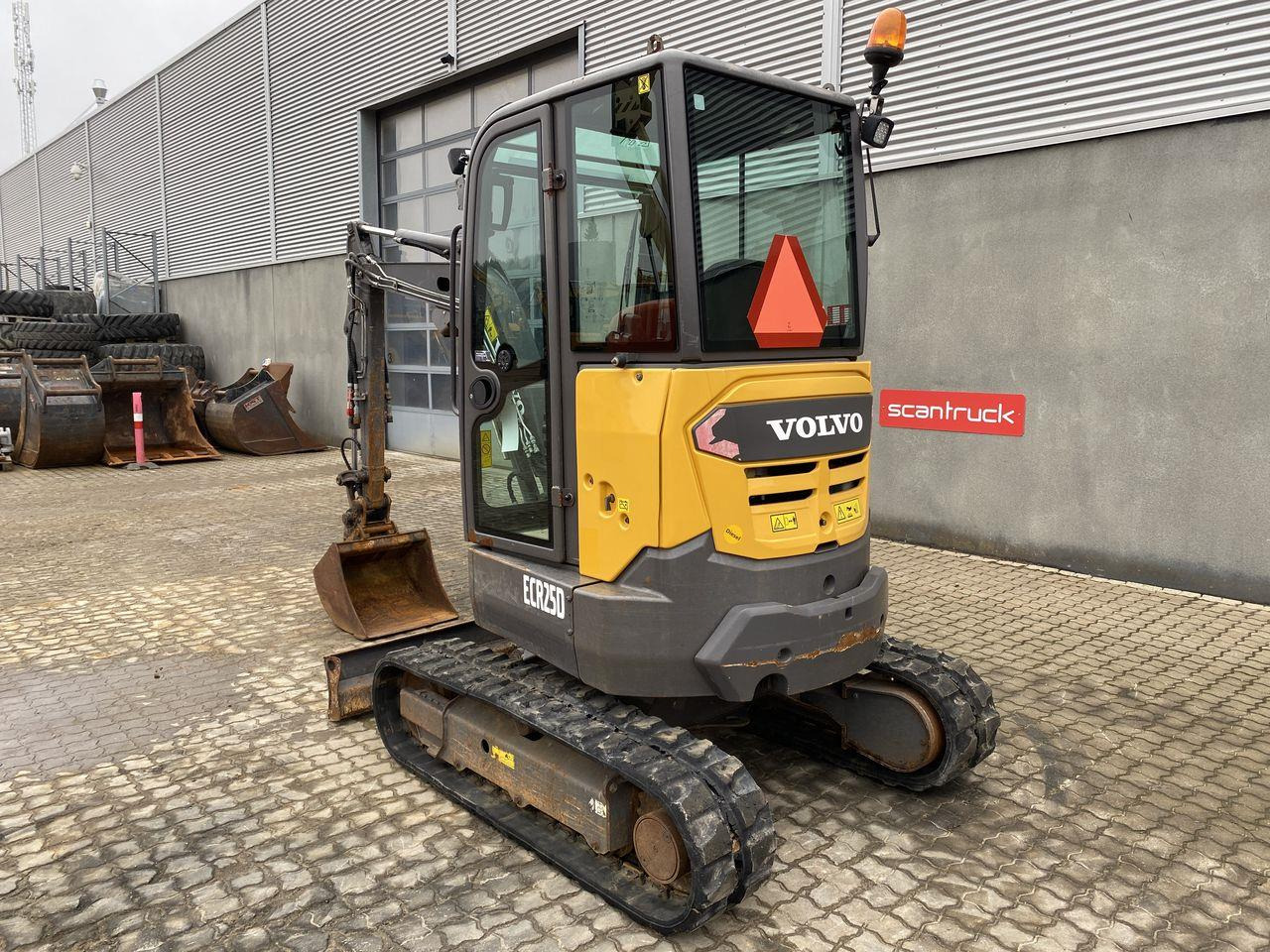 Volvo ECR25 - Minigraafmachine: afbeelding 2 Volvo ECR25 - Minigraafmachine: afbeelding 2