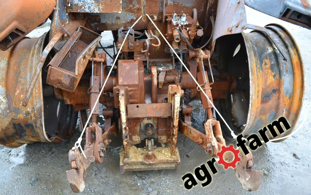 McCormick MC 115 110 skrzynia most silnik piasta zwolnica obudowa - Versnellingsbak voor Landbouwmachine: afbeelding 4 McCormick MC 115 110 skrzynia most silnik piasta zwolnica obudowa - Versnellingsbak voor Landbouwmachine: afbeelding 4