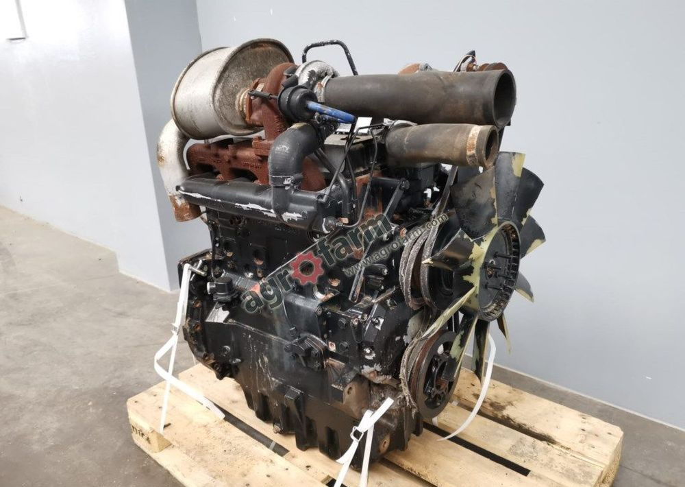 SILNIK 4-CYL. 1004.40T MASSEY FERGUSON 4355 - Motor: afbeelding 2 SILNIK 4-CYL. 1004.40T MASSEY FERGUSON 4355 - Motor: afbeelding 2