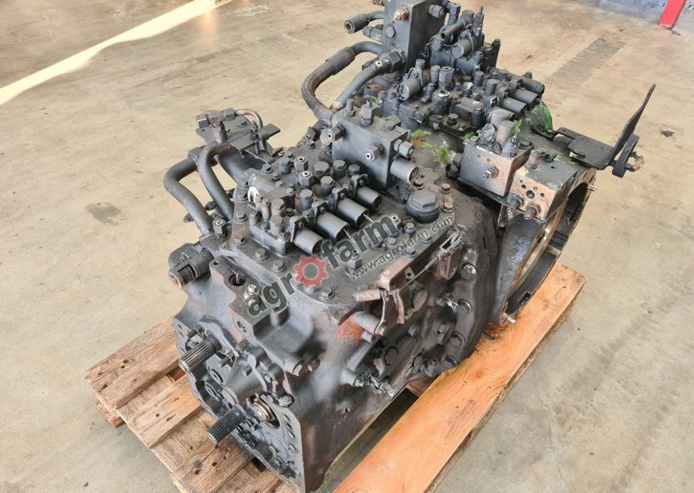 TYLNY MOST I SKRZYNIA BIEGÓW JOHN DEERE 5125R - Versnellingsbak: afbeelding 1 TYLNY MOST I SKRZYNIA BIEGÓW JOHN DEERE 5125R - Versnellingsbak: afbeelding 1