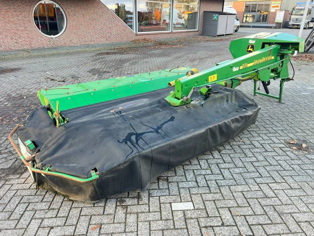 John Deere 331 maaier - Maaimachine: afbeelding 1 John Deere 331 maaier - Maaimachine: afbeelding 1