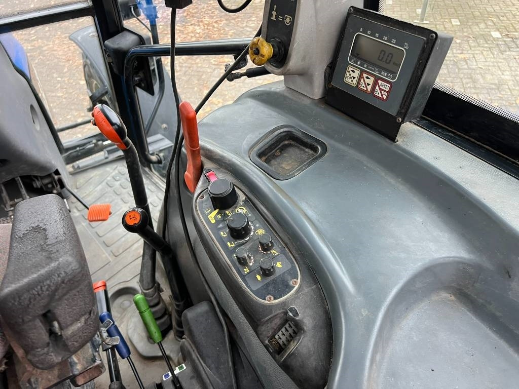 Tractor New Holland TL 90 trekker: afbeelding 10 Tractor New Holland TL 90 trekker: afbeelding 10
