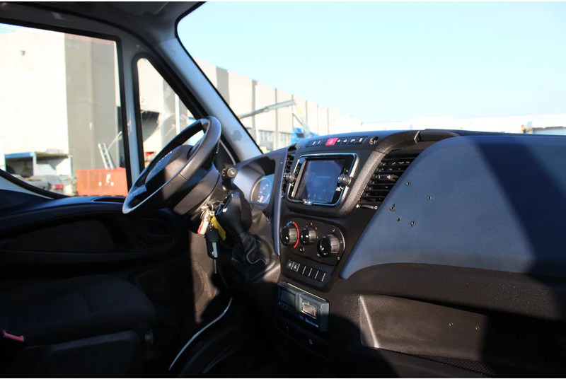 Interieur foto 1: Koelwagen Iveco Daily 35S16 + CARRIER + FRC/ATP