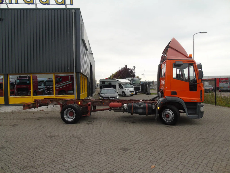 Iveco Eurocargo 120E18 + MANUAL - Chassis vrachtwagen: afbeelding 3 Iveco Eurocargo 120E18 + MANUAL - Chassis vrachtwagen: afbeelding 3